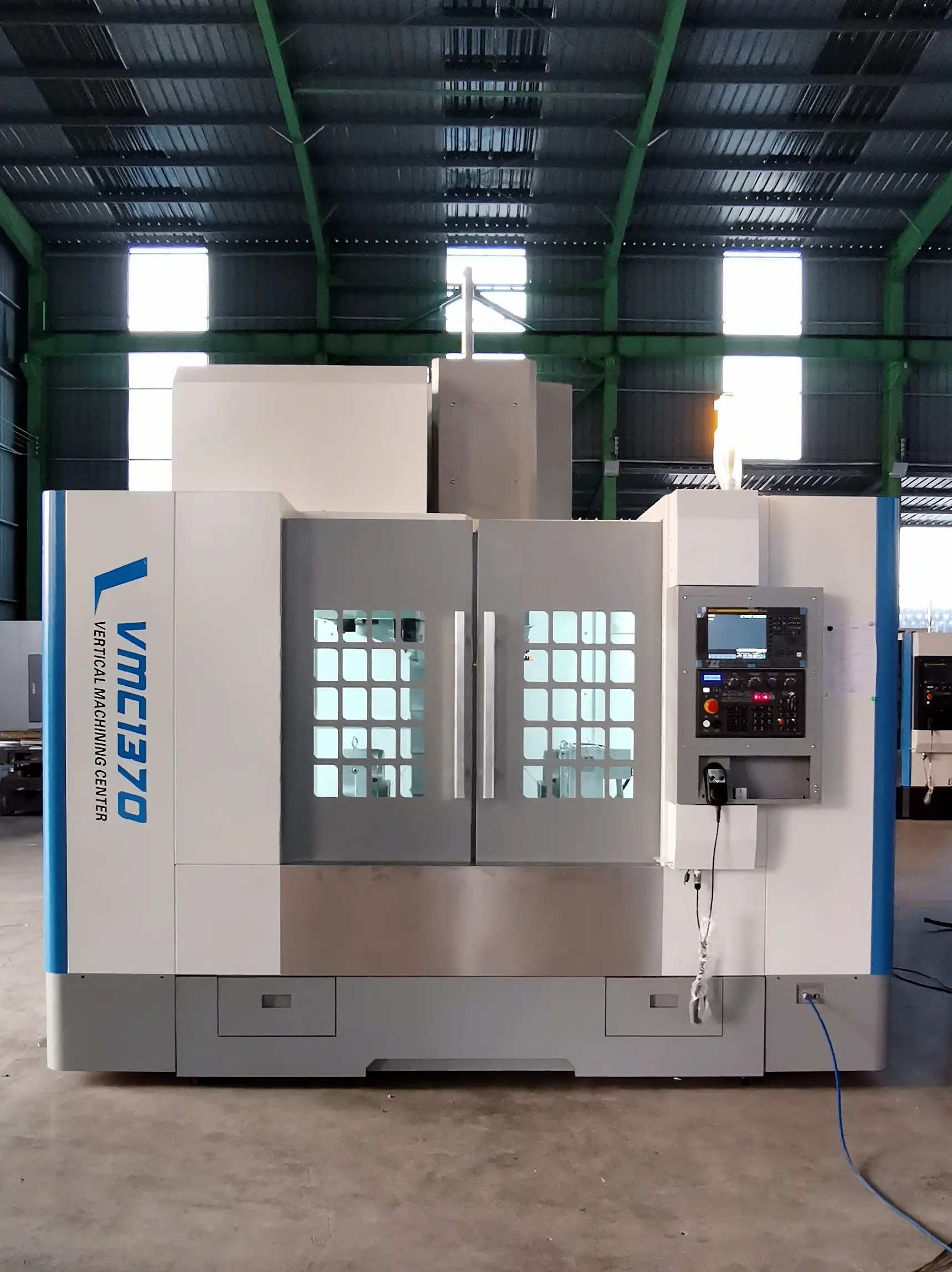 Вертикальный фрезерный обрабатывающий центр VMC1370-10T