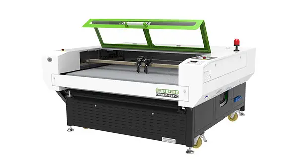 1550 х 800  СО2 лазерный станок с двумя асинхронными головами, предназначенный для раскроя тканных материалов CMA1610-FET-D