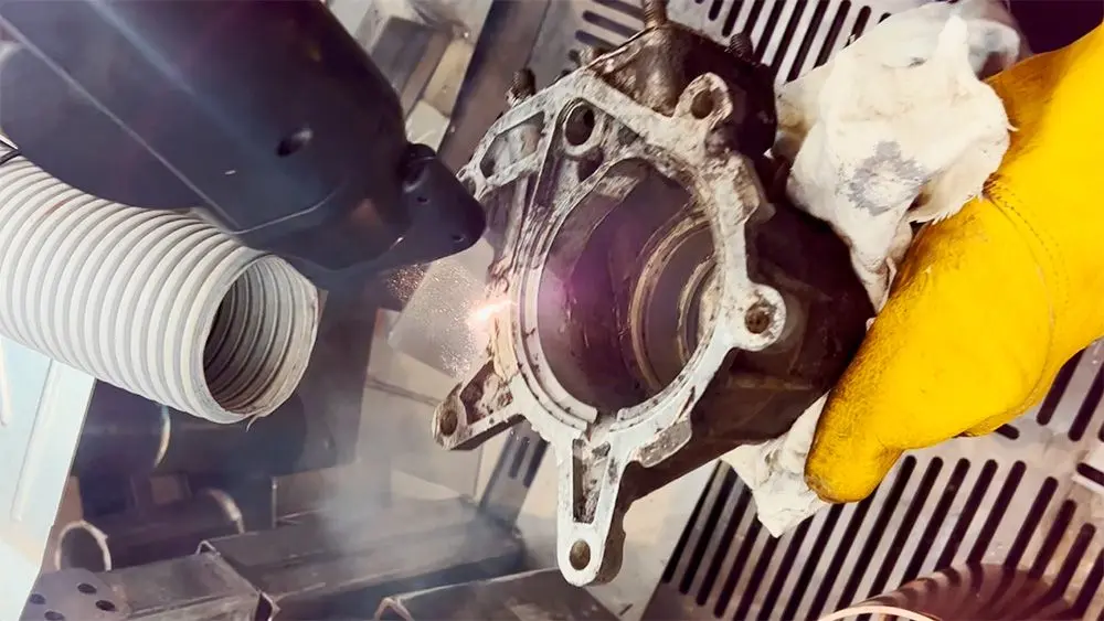 Очистка масла с детали лазером