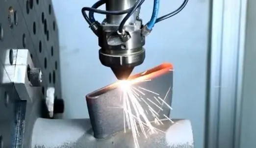 Лазерная установка для наплавления материалов в действии