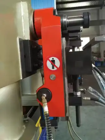 Двухсторонний трубогибочный станок IBT SW-50-В