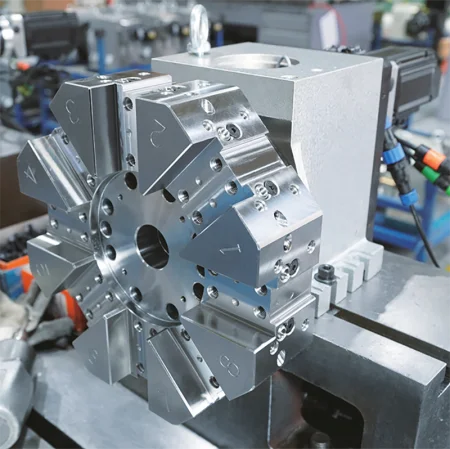 Токарный станок с наклонной станиной с ЧПУ IRT-iT 35