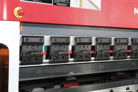 NG-4015 Листогибочный пресс с сервоприводом по доступным ценам в нашем каталоге. 