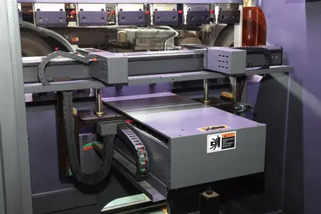 NG-4015 Листогибочный пресс с сервоприводом по доступным ценам в нашем каталоге. 