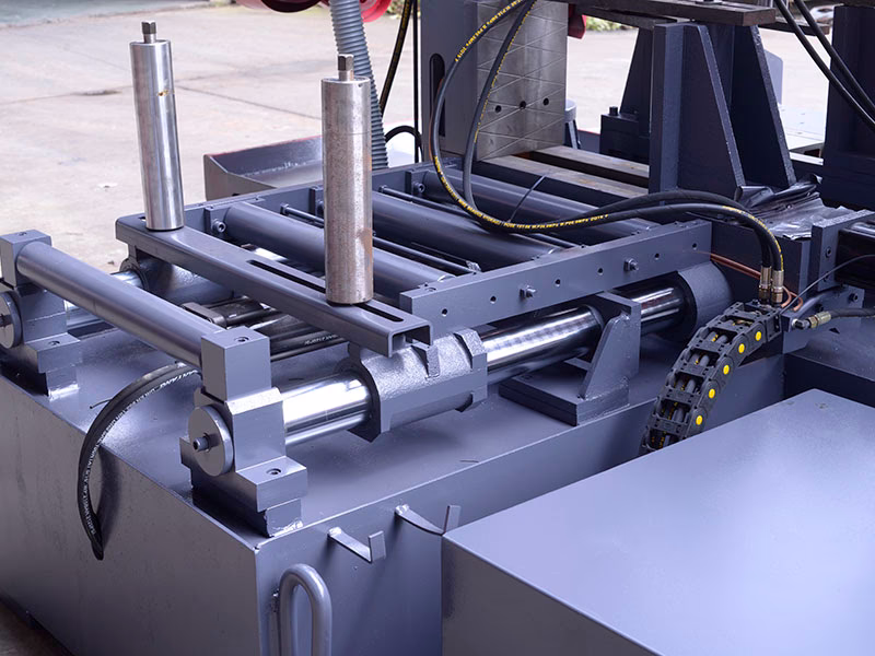 Система автоматической подачи заготовки автоматического одностоечного ленточнопильного станка по металлу GZ4260A-1674