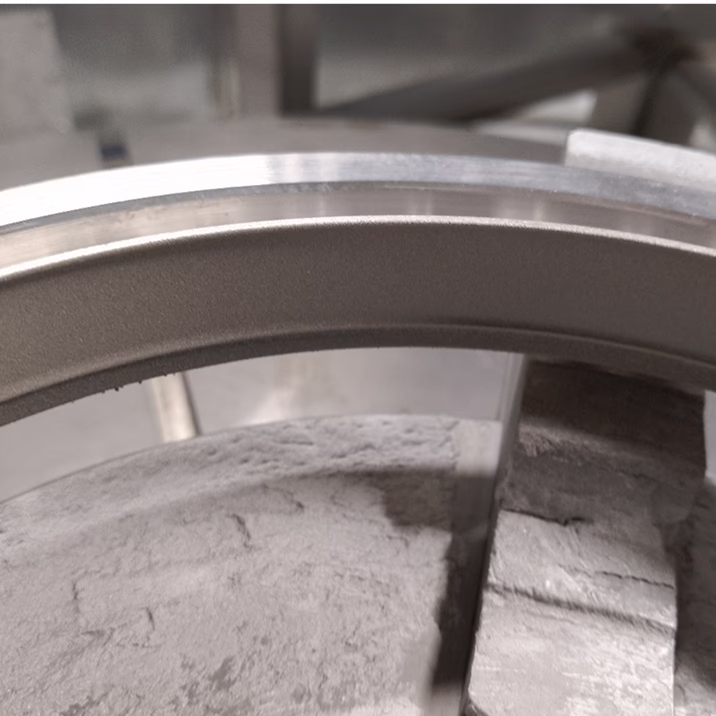 Пример работы роботизированного комплекса для MIG/MAG сварки поперечин рам карьерных самосвалов