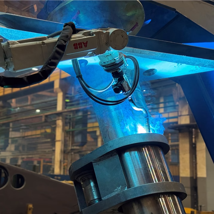 Пример работы роботизированного комплекса для MIG/MAG сварки поперечин рам карьерных самосвалов