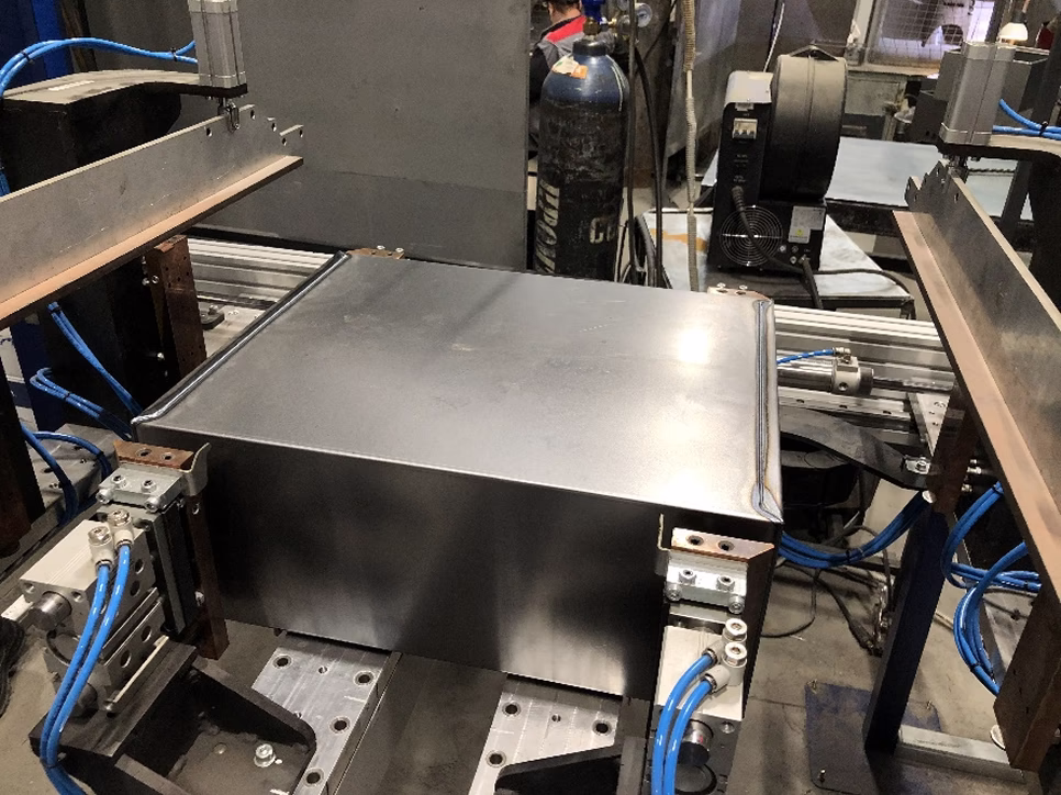 Сваренный шкаф в оснастке