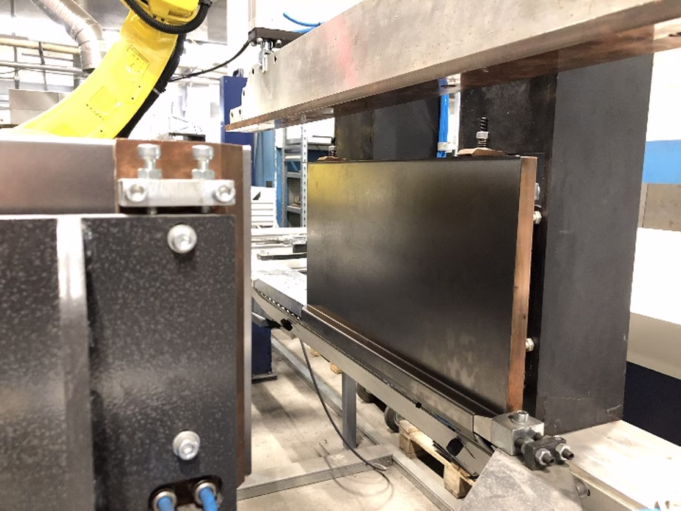 Установка боковых крышек шкафа Вид 2