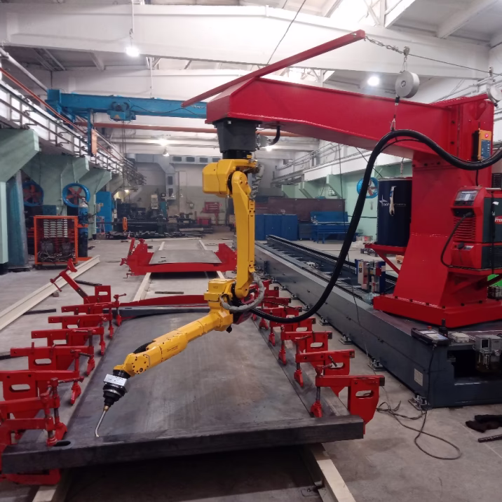 Один из сварочных постов со сборочным стапелем Роботизированного сварочного комплекса MIG/MAG сварки