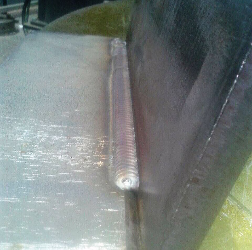 Отработка сварки облицовочного шва при вварке патрубков Вид 2 на Роботизированном сварочном комплексе сварки нержавеющих сосудов