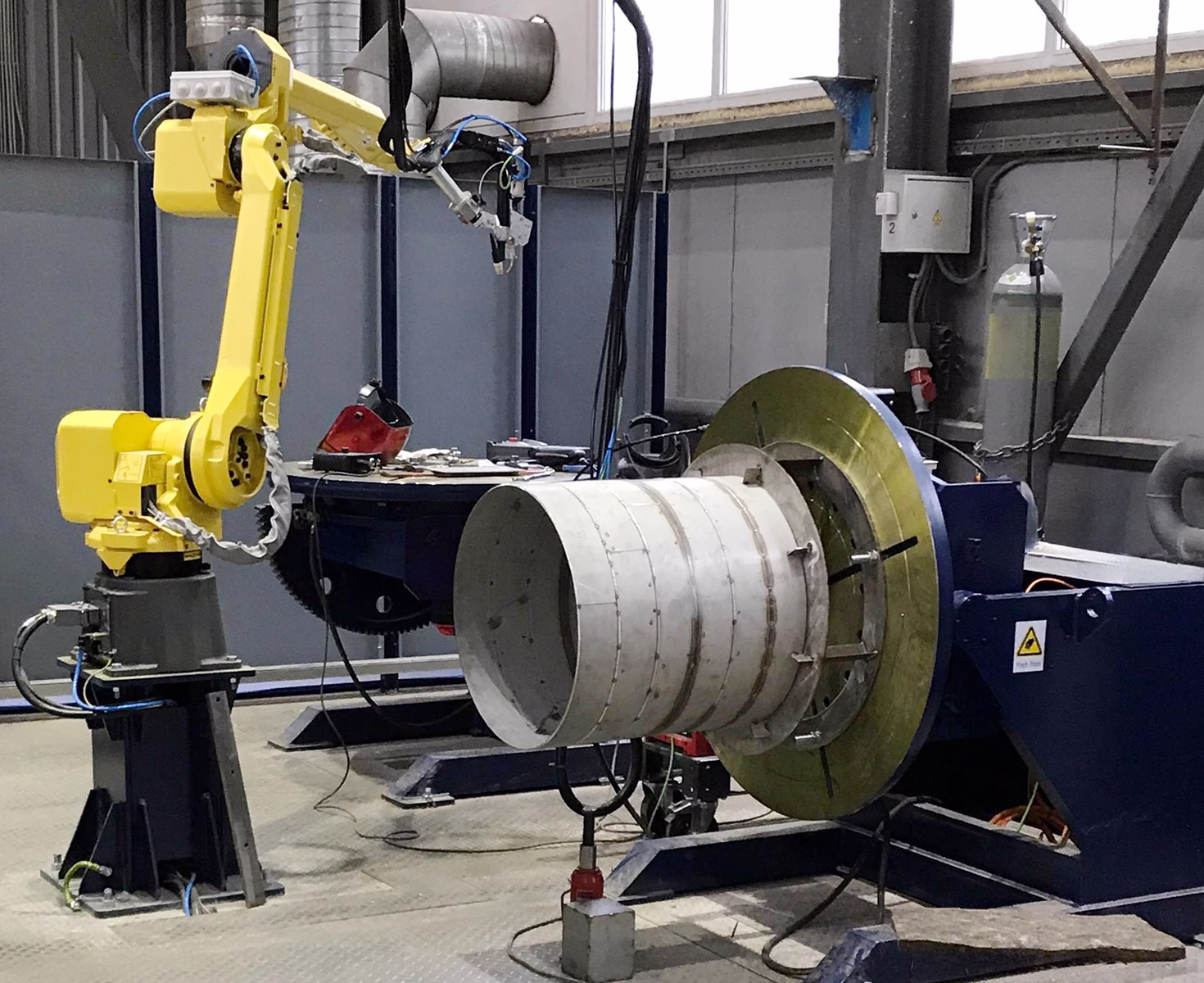 Роботизированный комплекс сварки нержавеющих сосудов