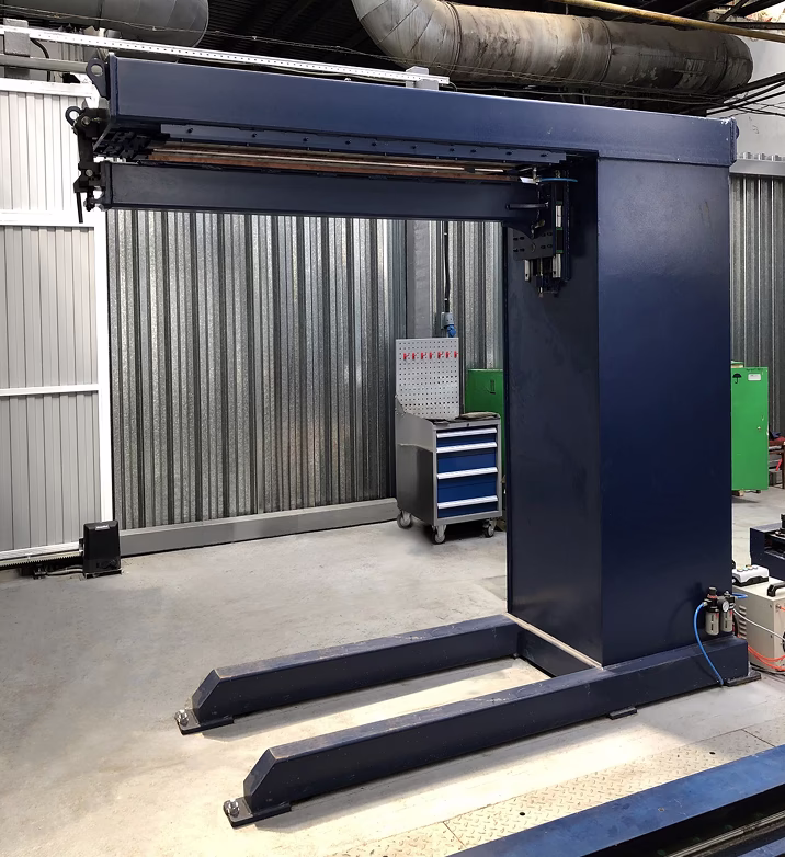 Стапель для сварки линейных швов на изделиях с толщиной стенки до 10 мм Роботизированного сварочного комплекса для аэрокосмической промышленности