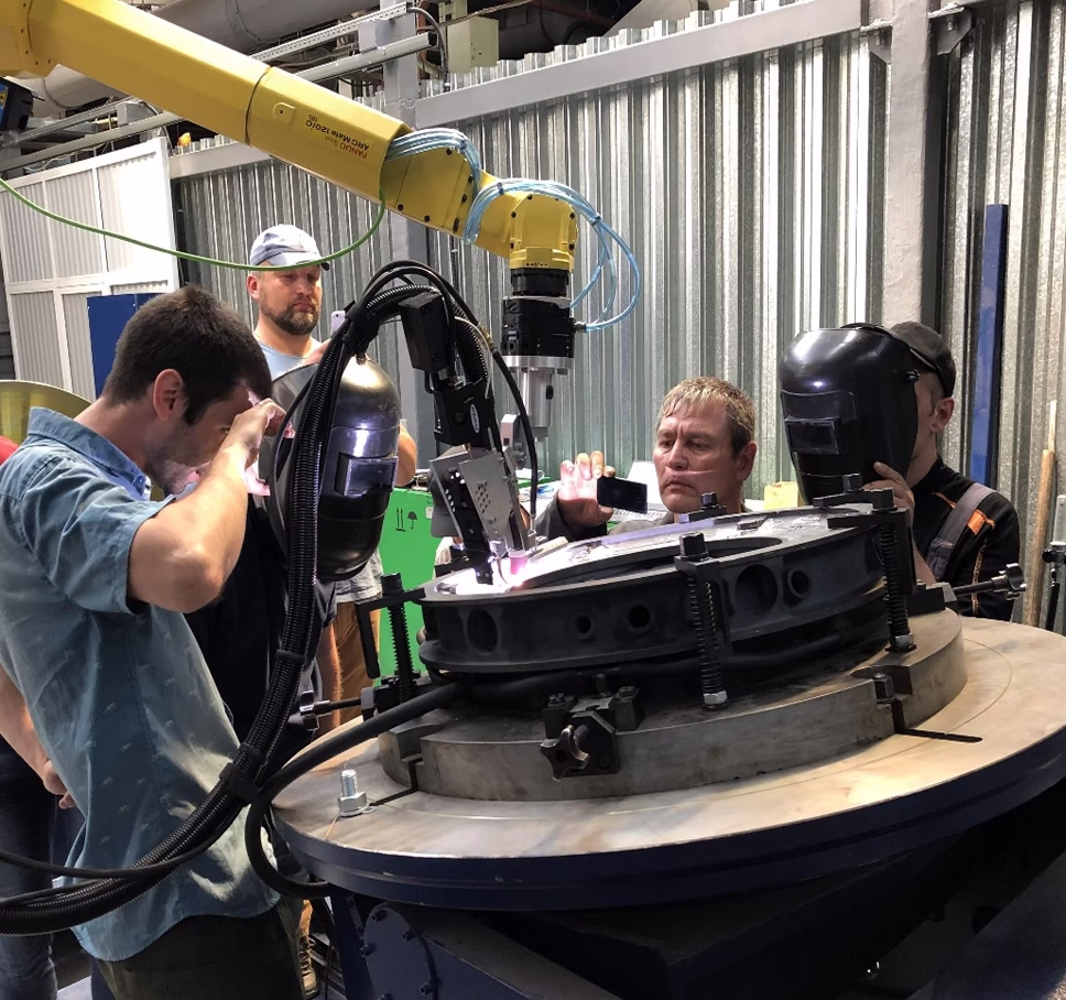 TIG сварка детали на Роботизированном сварочном комплексе СМТ наплавки дисковых затворов