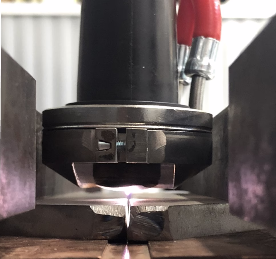 Пилотная дуга на Роботизированном сварочном комплексе СМТ наплавки дисковых затворов