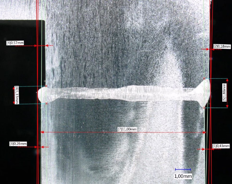 Сварной шов нержавеющей стали толщиной 11 мм. Макрошлиф двух сечений одного шва. Вид 2. на Роботизированном сварочном комплексе для нужд атомной промышленности