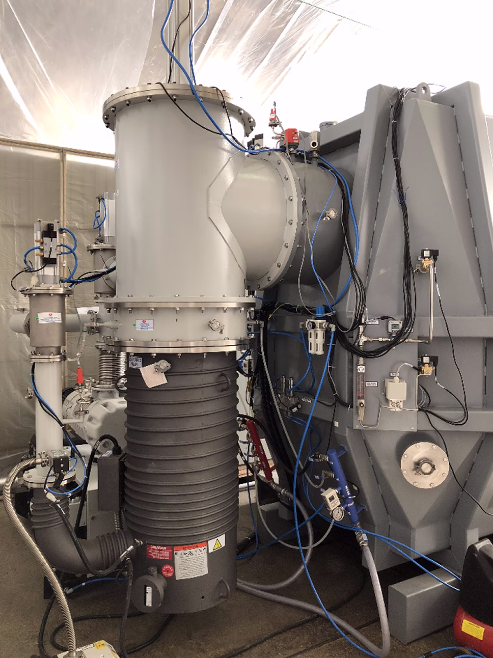 Установка для сварки в контролируемой атмосфере. Вид сзади