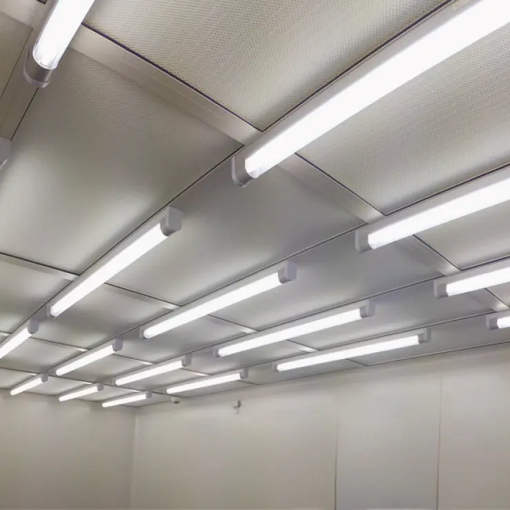 Электрическая система и освещение лазерных защитных кабин