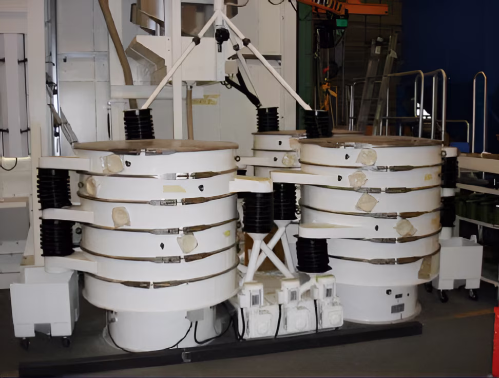 Система подачи дроби роботизированной системы для дробеструйного упрочнения и формообразования